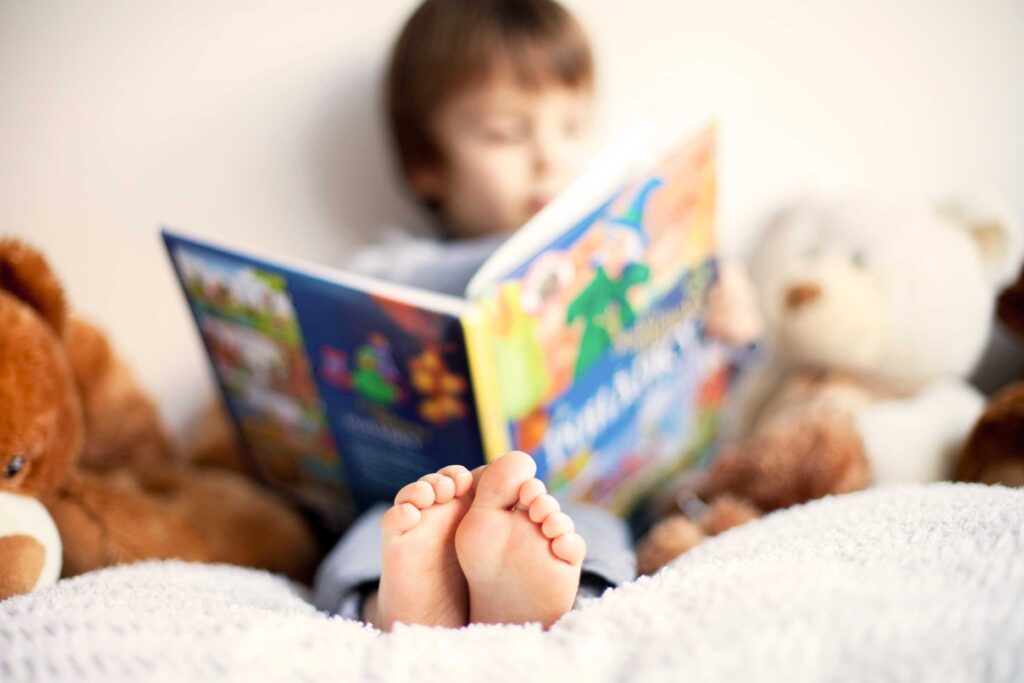 Çocuğunuza evde kitaplara ve diğer okuma materyallerine kolay erişim sağlayın.