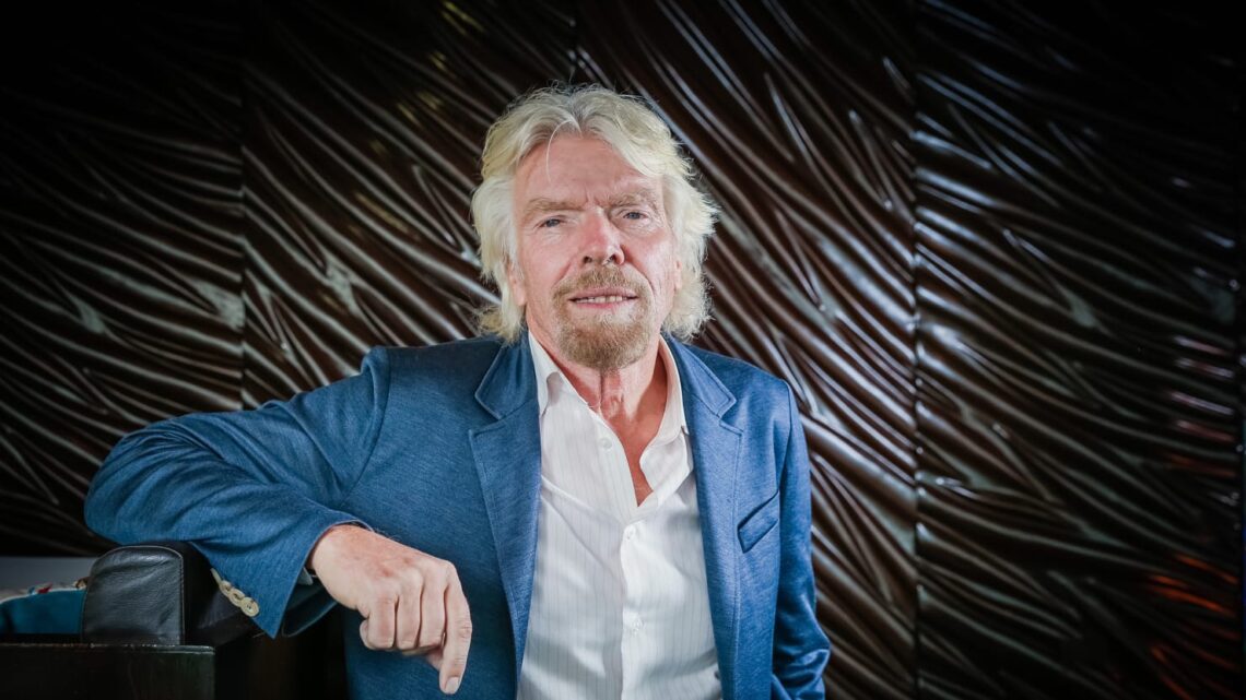 Ünlü İngiliz iş adamı Richard Branson, şuanda 400'e yakın şirketi bulunan Vİrgin Group CEO'su olarak meslek hayatına aktif bir şekilde devam etmektedir.