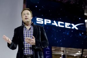 Vizyon sahibi girişimci Elon Musk, PayPal'ın (PYPL), Tesla Motors'un (TSLA) ve SolarCity'nin (SCTY) kurucu ortağıdır ve SpaceX'in kurucusudur. 