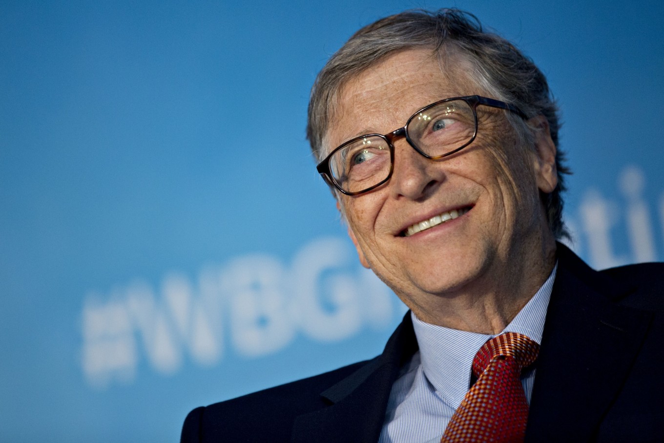 Bill Gates - İnsanın hayal gücünü arttıran en önemli araçlardan biri de kitaplardır.