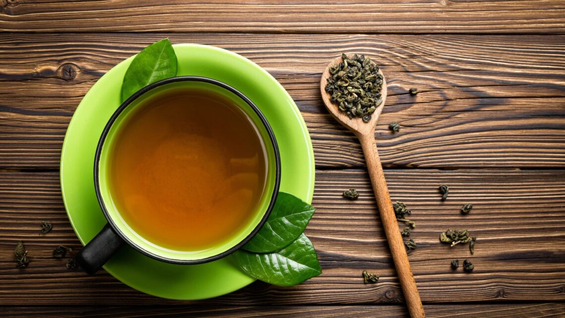 Dünyada en çok tüketilen 2. içecek olan yeşil çay, gezegen üzerinde bulunan en sağlıklı çay türleri arasında bulunuyor.