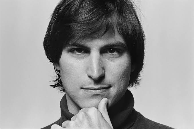 Steve Jobs - Öldüğünde Apple şirketini dünyanın en değerli markası haline getirmiş olan bilgisayar dehası Steve Jobs’un başarı hikayesi ve kişisel dünyası hakkındaki bilinmeyen yönleri kendisine en yakın kişiler tarafından aktarılıyor.