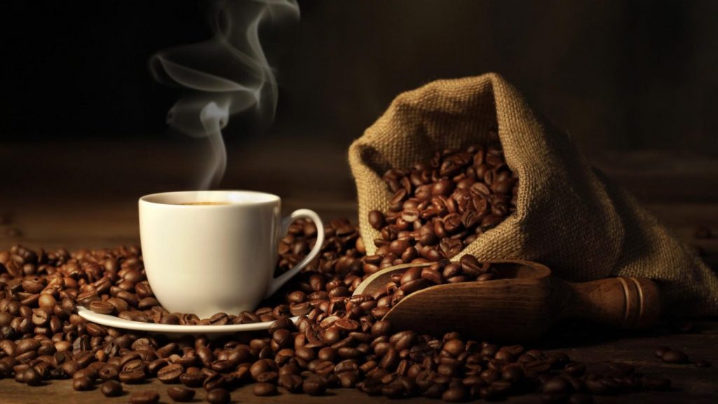 Kahve enerji seviyesini artırır ve daha zinde hissedersiniz.