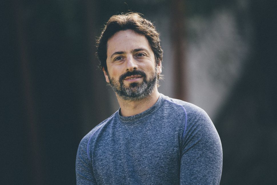 Sergey Brin, Larry Page ile birlikte Google firmasının kurucularından biridir.