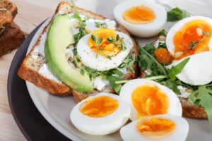 Anne sütünden sonra gelen en değerli proteinleri içeren yumurta, her mevsim sofralarımızdan eksik olmaması gereken bir besindir.