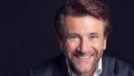 Gençliği yoksulluk içerisinde geçen Robert Herjavec'in hayalleri daha büyüktü.