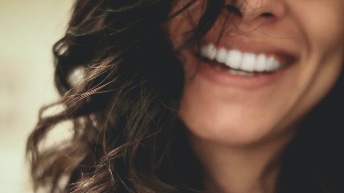 Kahkahanın Faydaları - Aslında, bir araştırma, sağlıklı çocukların günde 400 kez gülebileceğini, ancak yetişkinlerin günde sadece 15 kez gülme eğiliminde olduğunu göstermektedir.